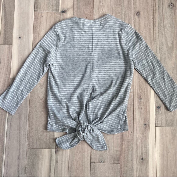 Code Mode 3/4 Sleeve gray and white Striped Shirt - Picture 4 of 8